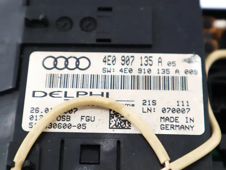 Audi A8 S8 D3 4E (2005 - 2007) 4E0947097BD Передняя подсветка — фото 5