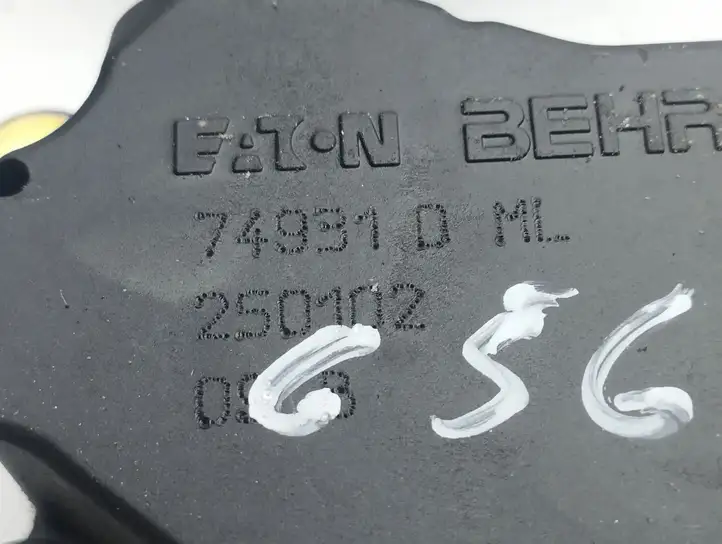 Volvo S60 (2000 - 2004) 74932 Двигатель задвижки потока воздуха — фото 2