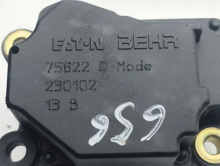 Volvo S60 (2000 - 2004) 74932 Двигатель задвижки потока воздуха — фото 4