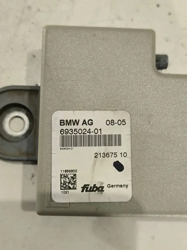 BMW 5 E60 E61 (2004 - 2010) 6935024 Усилитель антенны — фото 3