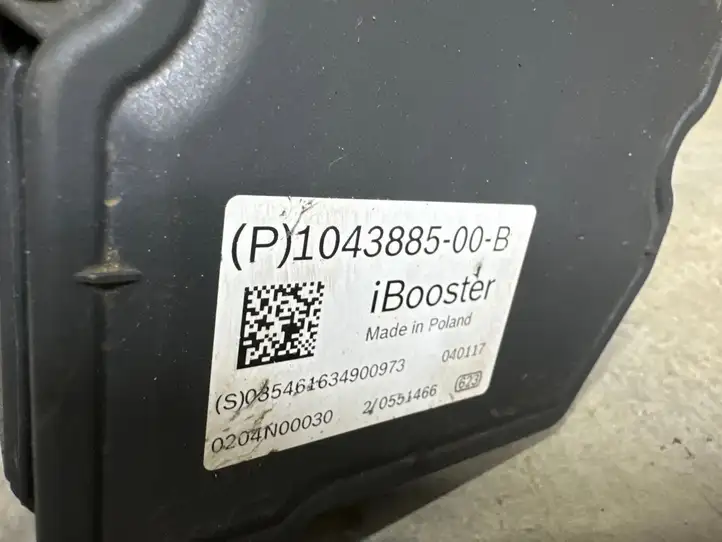 Tesla Model S (2012 - 2016) 104388500B Главный тормозной цилиндр — фото 3