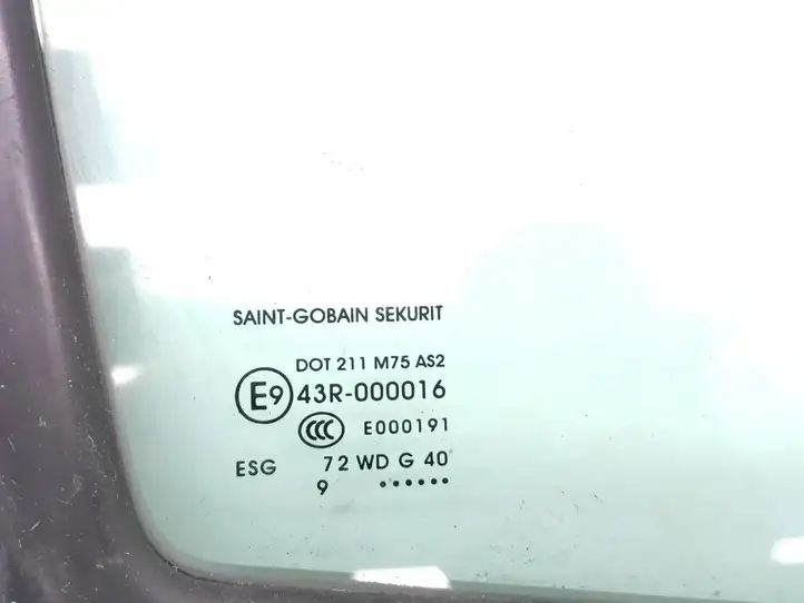 Mercedes-Benz Sprinter W906 (2006 - 2018) A9066711820 Треугольное стекло передней двери — фото 2