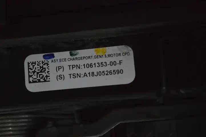 Tesla Model X (2015 - 2021) 106135300F Кабель для зарядки электромобилей — фото 5