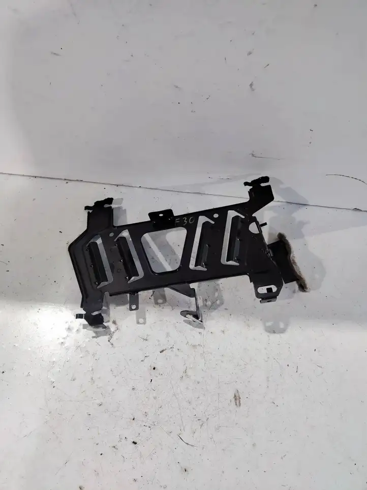 BMW 3 F30 F35 F31 (2012 - 2018) 9313776 Кронштейн усилителя звука — фото 1