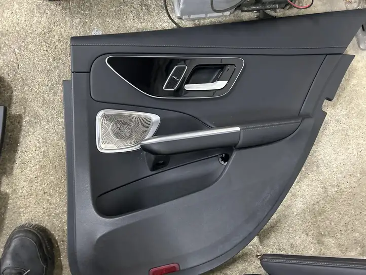 Mercedes-Benz C W206 (2021 - ) A2069003418 Комплект отделки дверей — фото 4