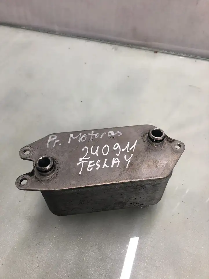 Tesla Model Y (2019 - 2024) 109621500c Кронштейн масляного фильтра — фото 1