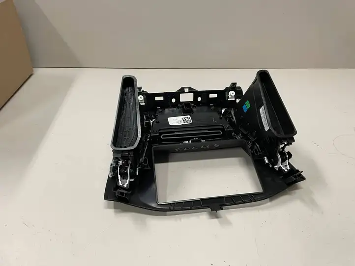 Ford Focus (2015 - 2019) F1EB18835 Центральный воздушный дефлектор — фото 7
