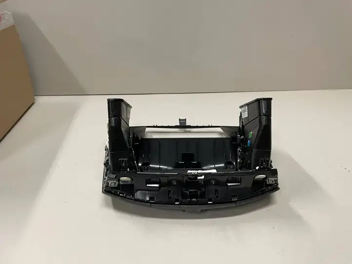 Ford Focus (2015 - 2019) F1EB18835 Центральный воздушный дефлектор — фото 9