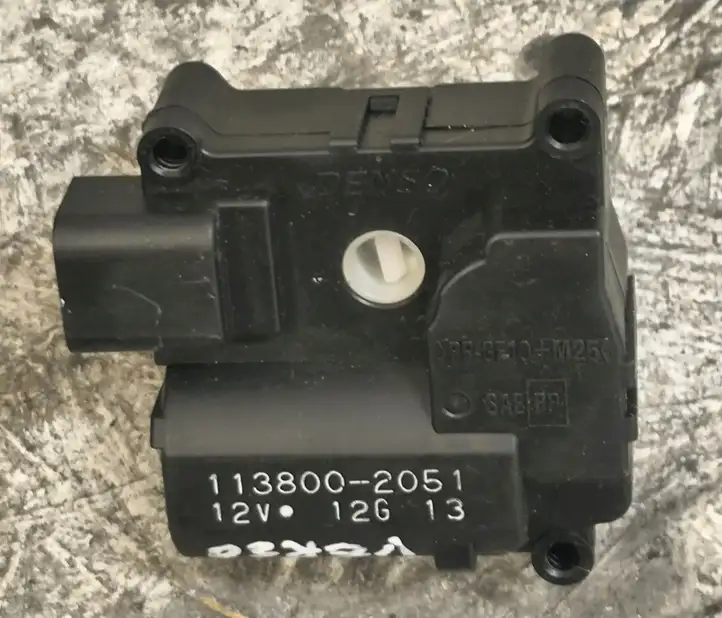 Toyota Corolla Verso E121 (2004 - 2007) 1138002051 Двигатель задвижки потока воздуха — фото 6