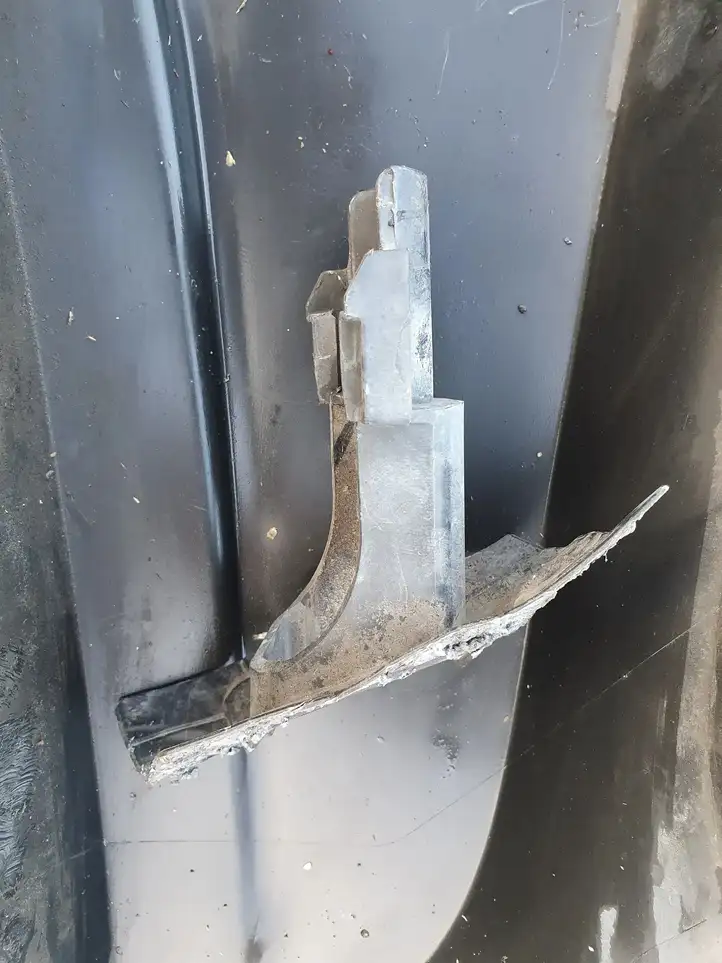 BMW 3 F30 F35 F31 (2012 - 2018) 51118054128 Кронштейн форсунки омывателя фар — фото 4