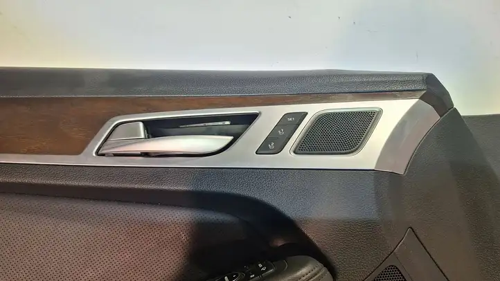 Hyundai Genesis (2013 - 2017) M0010N1081RRY Прочая отделка передней двери — фото 7