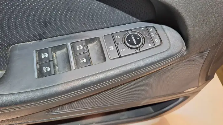 Hyundai Genesis (2013 - 2017) M0010N1081RRY Прочая отделка передней двери — фото 10
