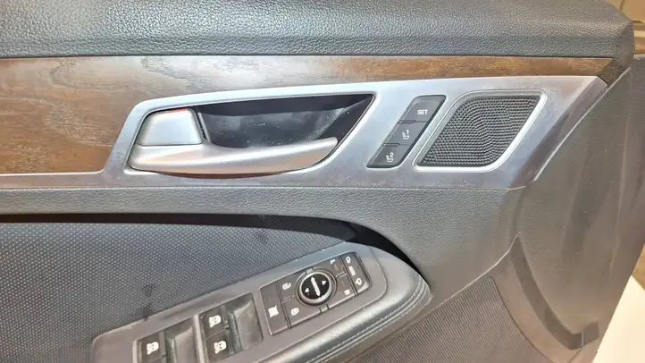 Hyundai Genesis (2013 - 2017) M0010N1081RRY Прочая отделка передней двери — фото 17