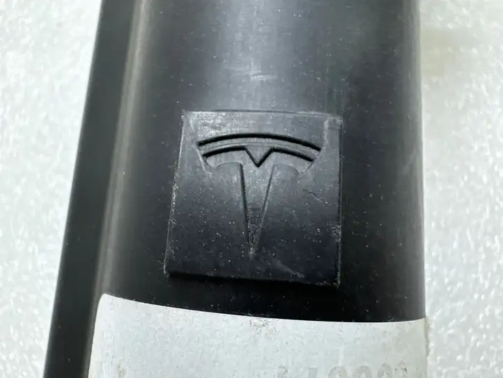 Tesla Model X (2021 - ) 104535200H Ограничитель передней двери — фото 10