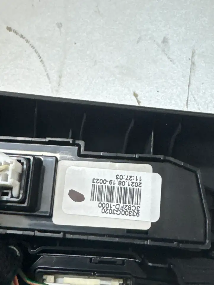 Hyundai i30 (2017 - ) 95560G3100 Другая деталь консоли (туннеля) — фото 4