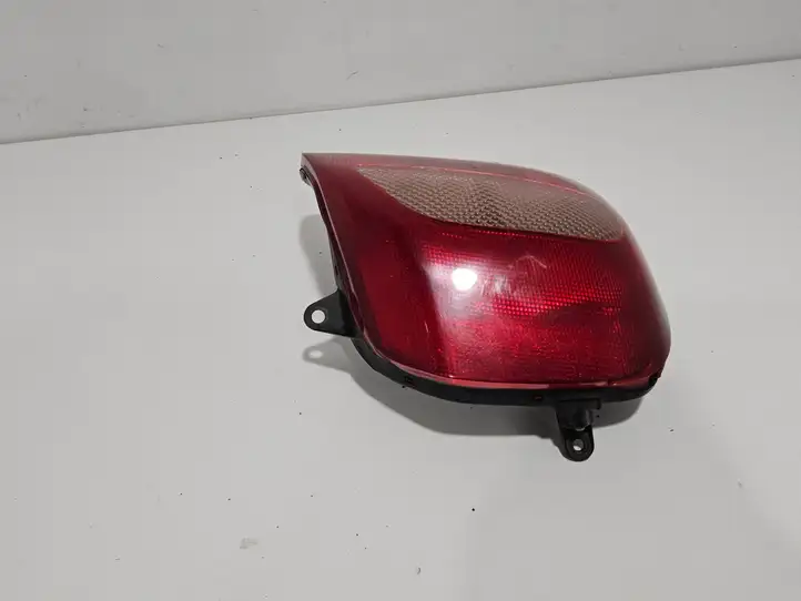 Toyota MR2 (W30) III (2000 - 2007) 8156117200 Задний фонарь в кузове — фото 4