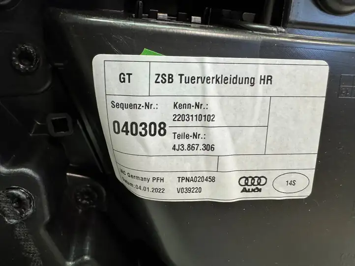 Audi E-tron GT (2020 - ) 4J3868068 Обшивка задней двери — фото 2