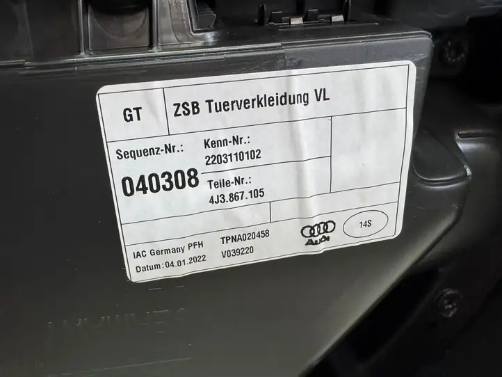 Audi E-tron GT (2020 - ) 4J3867105 Обшивка передней двери — фото 9