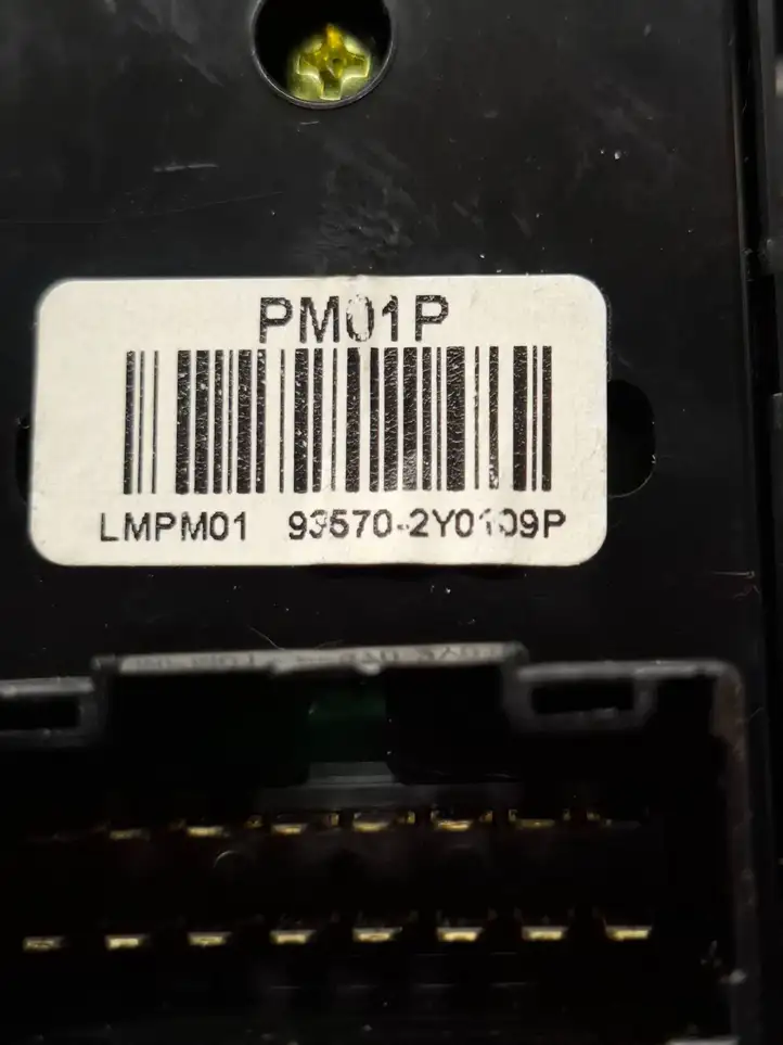 Hyundai ix35 (2009 - 2013) 935702Y0109P Блок кнопок стеклоподъемников — фото 3