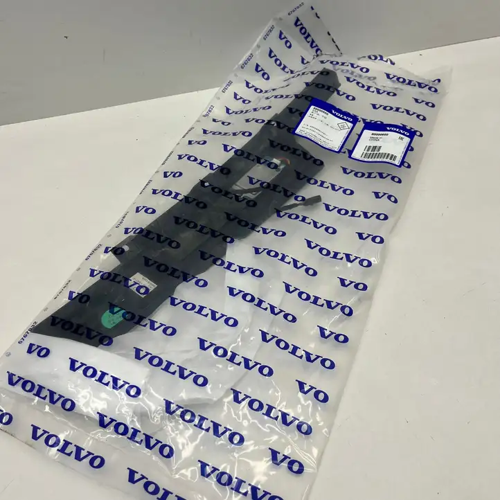 Volvo EX30 (2024 - ) 8893080982 Накладка стекла передней двери — фото 2