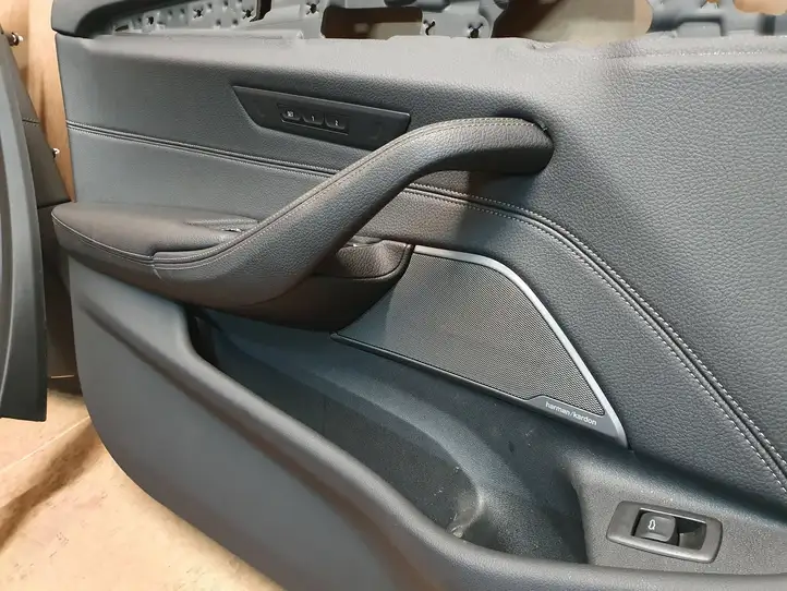 BMW 5 G30 G31 (2016 - ) Комплект салона — фото 4