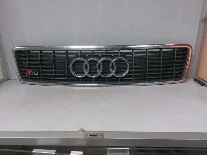 Audi A8 S8 D2 4D (1999 - 2002) 4D0853651M Передняя решетка — фото 3