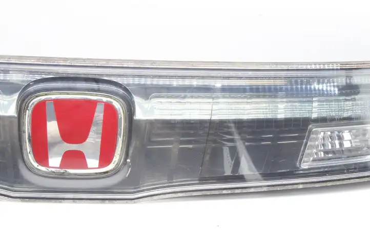 Honda Civic (2006 - 2011) Задний фонарь в крышке багажника — фото 8