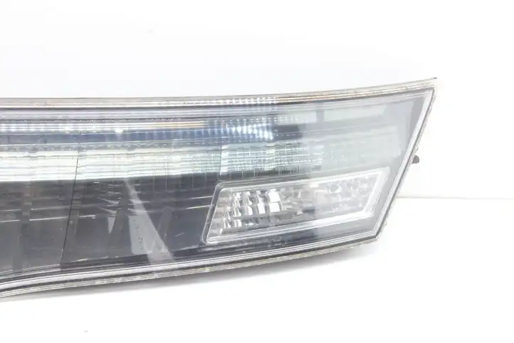 Honda Civic (2006 - 2011) Задний фонарь в крышке багажника — фото 9