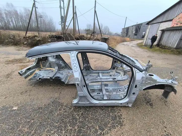 Toyota C-HR I (2016 - 2022) Кузов — фото 1
