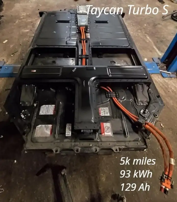 Porsche Taycan 9J1 (2019 - ) 9J1915100AL Аккумулятор гибридного / электрического автомобиля — фото 1