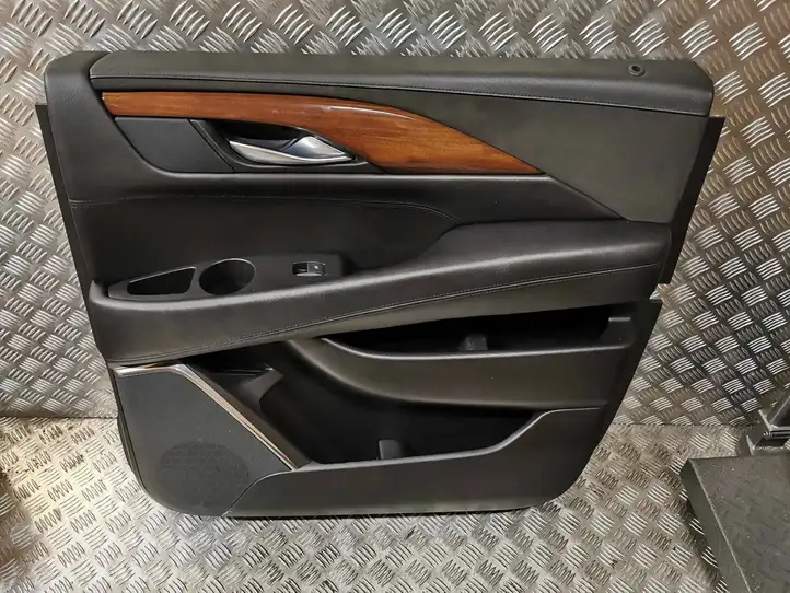 Cadillac Escalade IV (2014 - 2019) Z32332123 Обшивка задней двери — фото 1