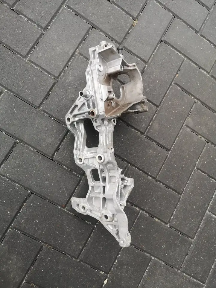 Skoda Octavia Mk4 (2019 - ) 05L903143B Кронштейн генератора — фото 4