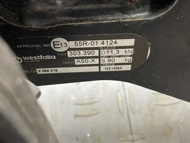 BMW 5 G30 G31 (2016 - ) 6888018 Комплект буксировочного крюка — фото 7