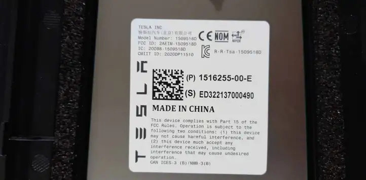 Tesla Model Y (2019 - 2024) 151625500E Наружная накладка стойки B — фото 4