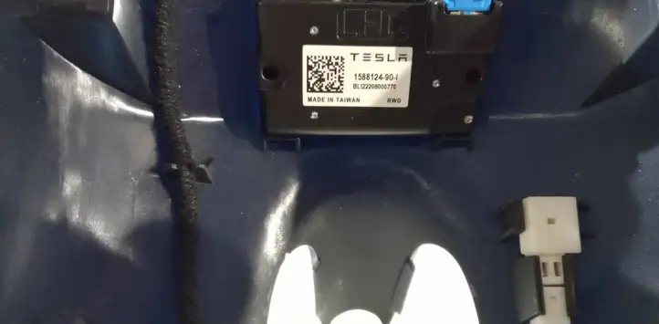 Tesla Model Y (2019 - 2024) 468842400 Камера в зеркале заднего вида — фото 5