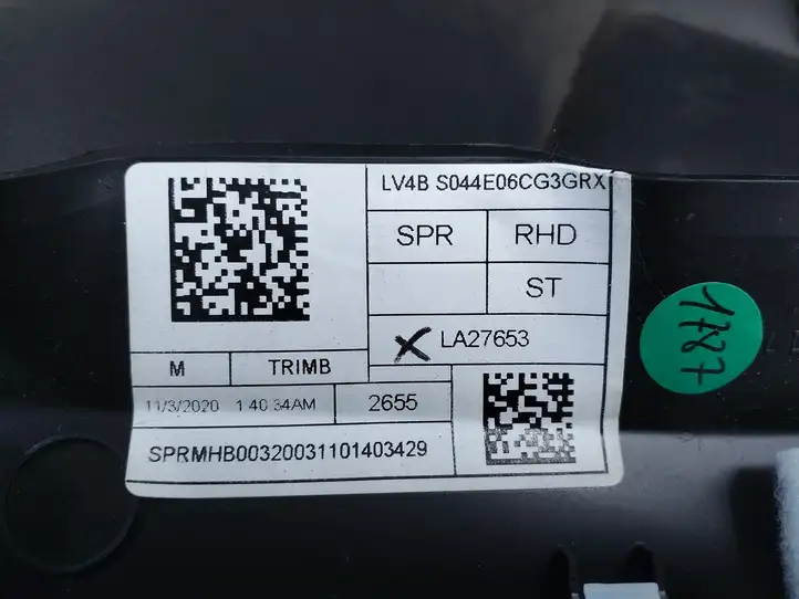 Mazda CX-3 (2018 - ) LV4BS044E06CG Передняя боковая обшивка салона — фото 3
