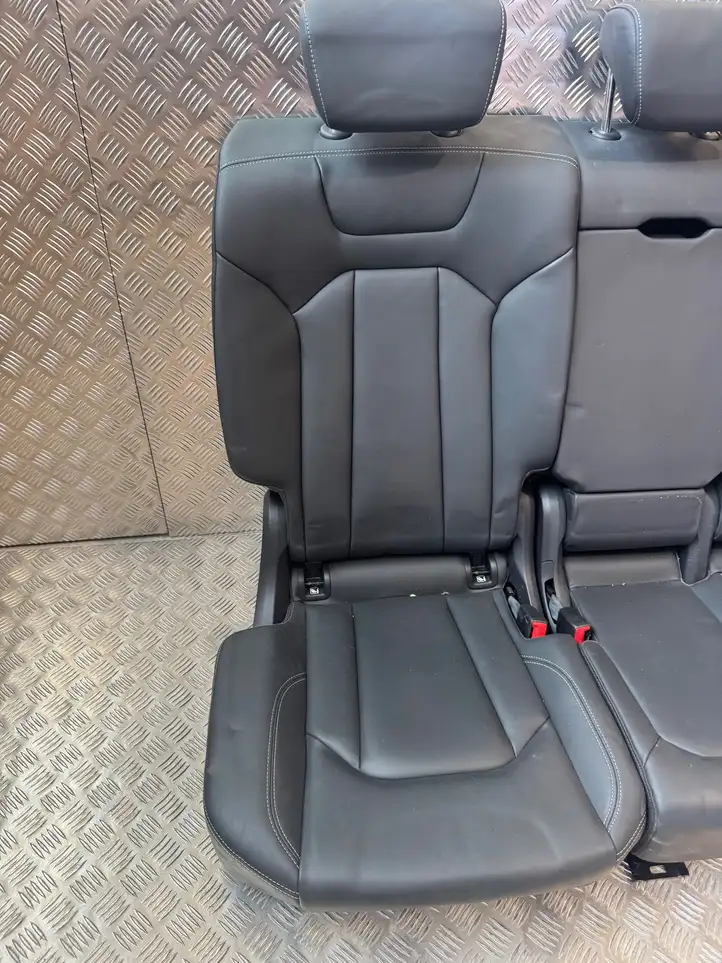 Audi Q5 SQ5 (2017 - ) Второй ряд сидений — фото 8