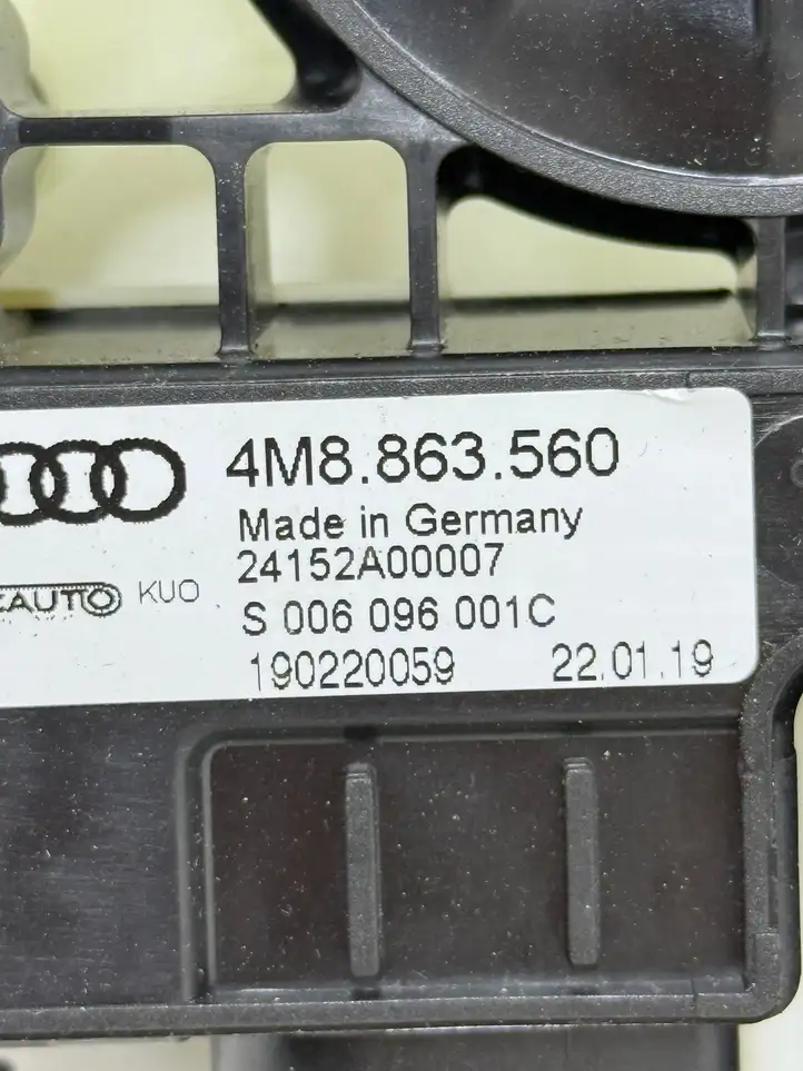 Audi Q8 (2018 - ) 4M8863560 Механизм шторки багажника — фото 3