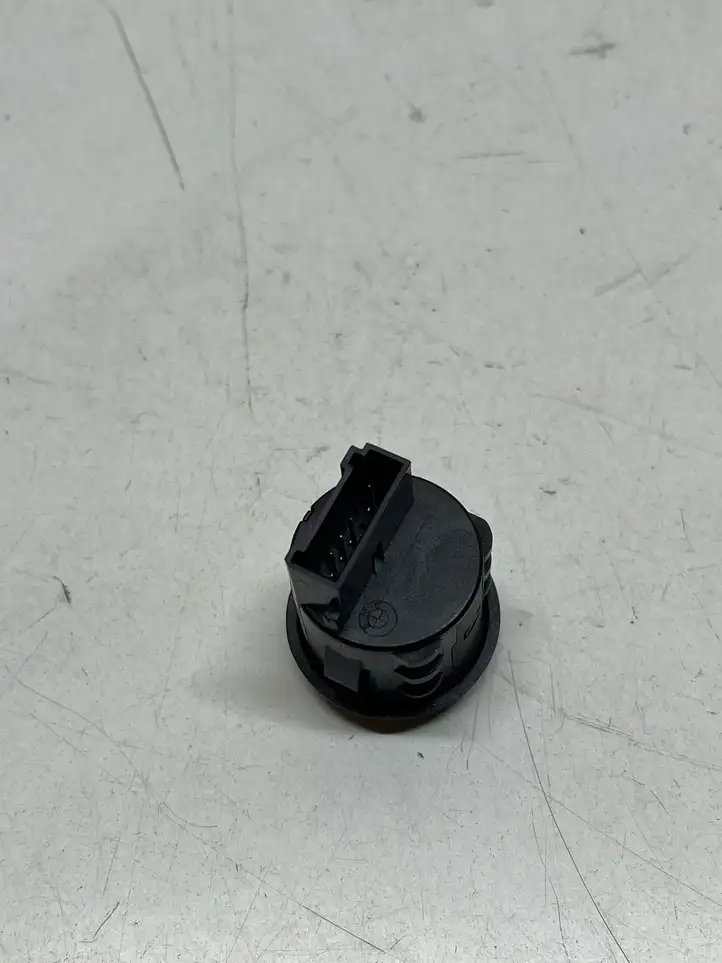 BMW 3 F30 F35 F31 (2012 - 2018) 9272858 Кнопка фаркопа в багажнике — фото 2