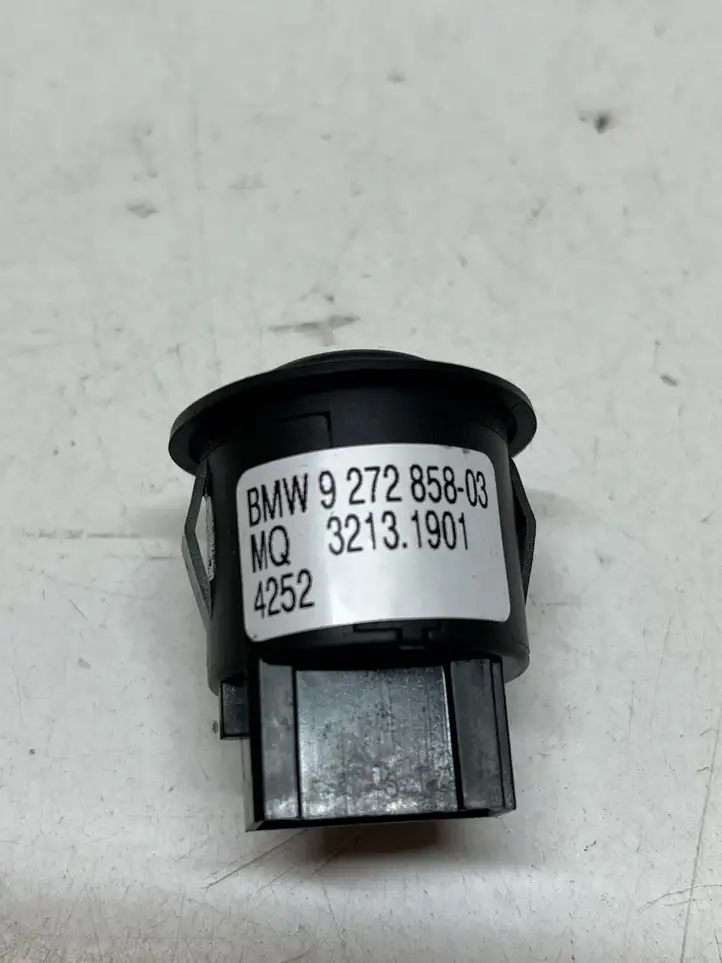 BMW 3 F30 F35 F31 (2012 - 2018) 9272858 Кнопка фаркопа в багажнике — фото 3
