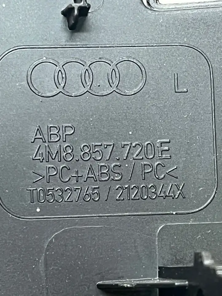Audi Q8 (2018 - ) 4M8857720E Потолочная ручка передняя — фото 6