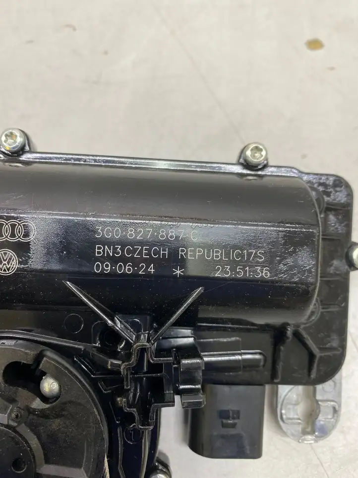 Volkswagen ID.4 (2020 - ) 3G0827887C Актуатор замка задней двери — фото 7