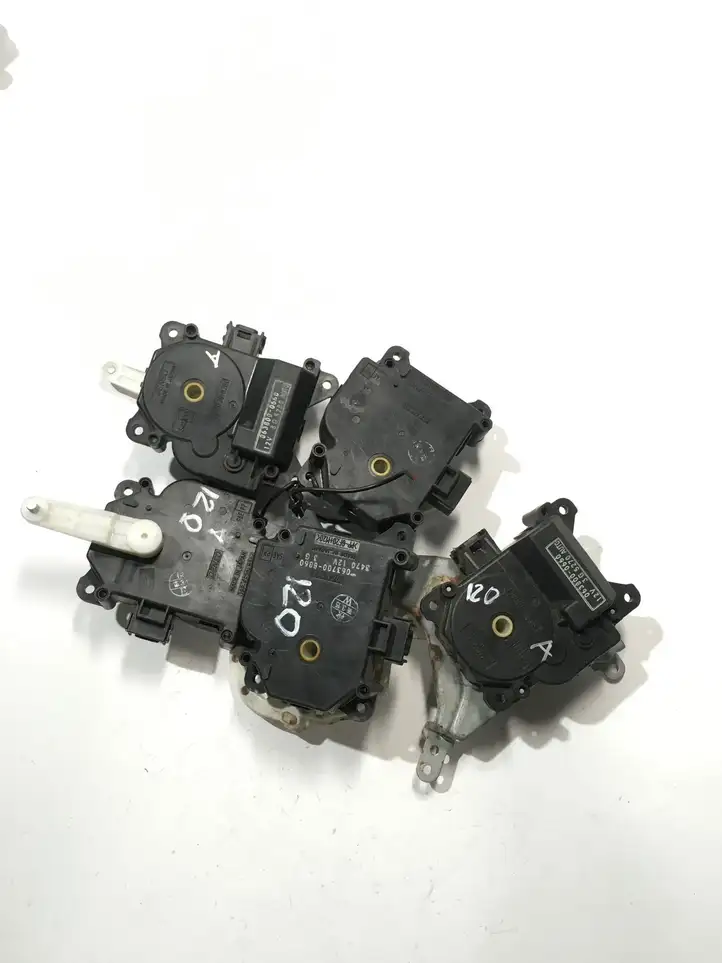 Toyota Land Cruiser (J120) (2002 - 2009) 0638000660 Двигатель задвижки потока воздуха — фото 1