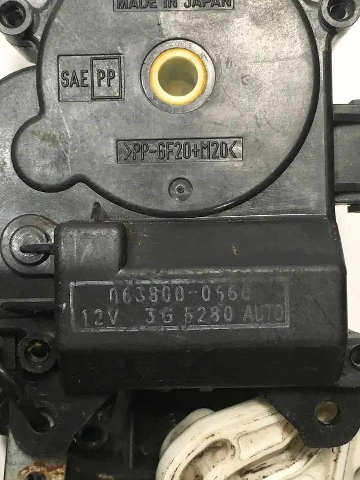 Toyota Land Cruiser (J120) (2002 - 2009) 0638000660 Двигатель задвижки потока воздуха — фото 7
