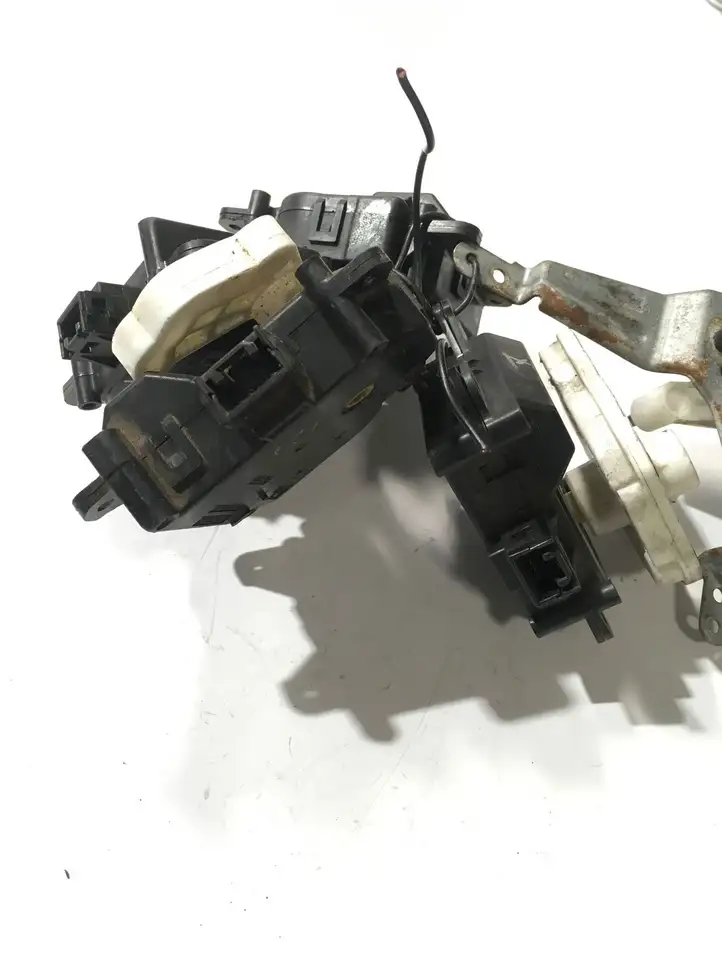 Toyota Land Cruiser (J120) (2002 - 2009) 0638000660 Двигатель задвижки потока воздуха — фото 11