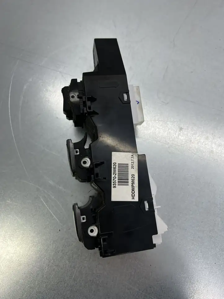 Hyundai Santa Fe (2012 - 2015) 935702W620 Блок кнопок стеклоподъемников — фото 4