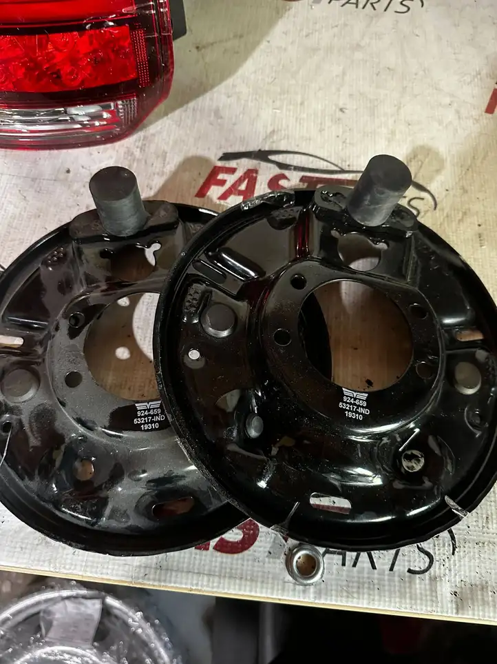 Jeep Grand Cherokee (WJ) (1998 - 2004) 4856718AB Защитный кожух заднего тормозного диска — фото 1