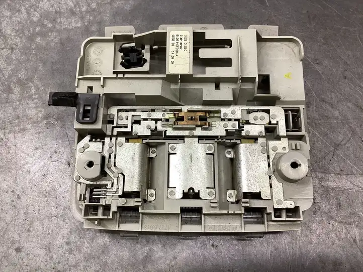 Toyota Corolla Verso AR10 (2004 - 2009) 18290010 Передняя подсветка — фото 3