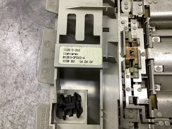 Toyota Corolla Verso AR10 (2004 - 2009) 18290010 Передняя подсветка — фото 4
