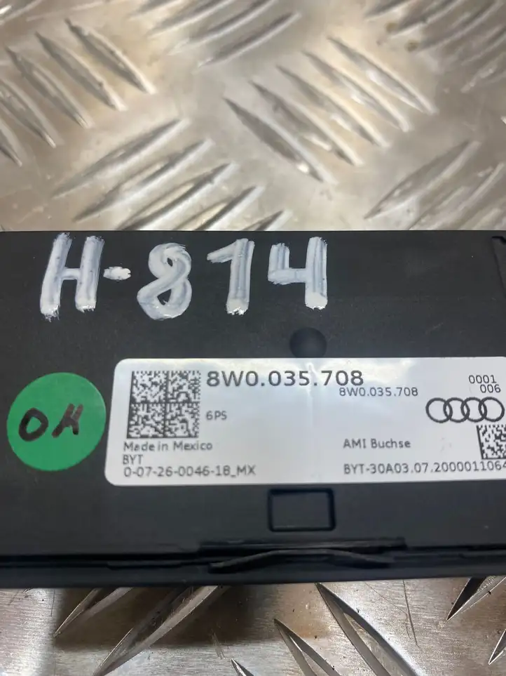 Audi A4 S4 B9 8W (2019 - ) 8W0035708 AUX разъем — фото 3